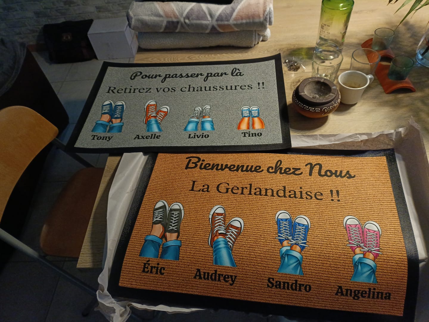 Customer photo review of Fußmatte für Familien mit Sneakern + Namen (2-6 Familienmitglieder) - Personalisierte Fußmatte