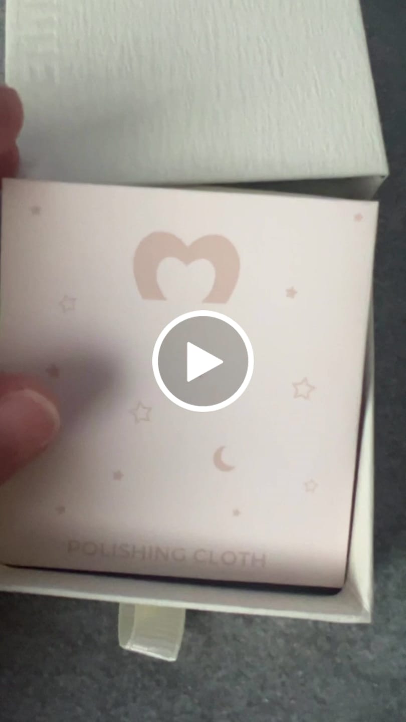 Customer video review of Collar Nombre