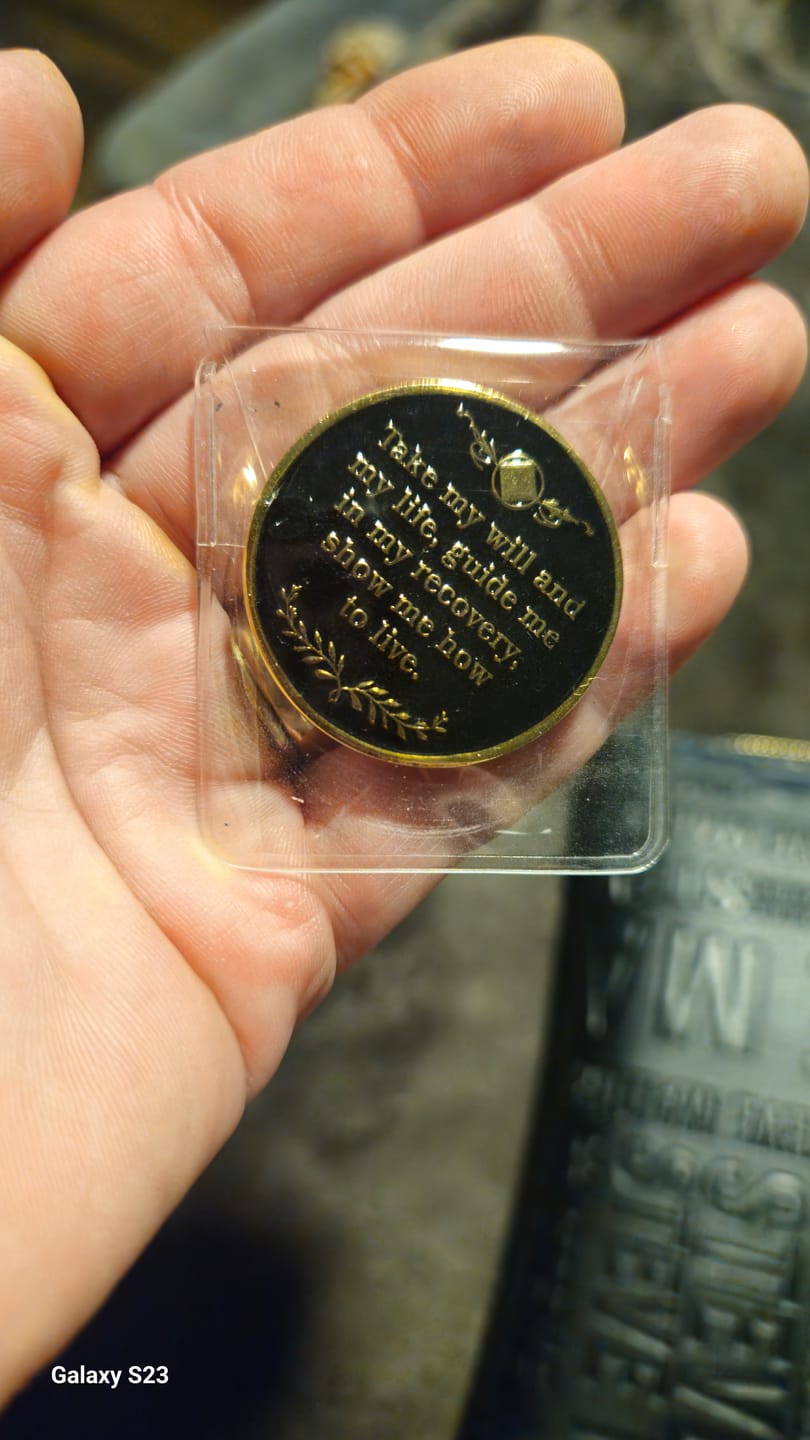 Customer photo review of 1 to 40 Year Sobriety Mint Twisted Tree of Life Gold Plated NA Recovery Medallion/Chip/Coin - Black
