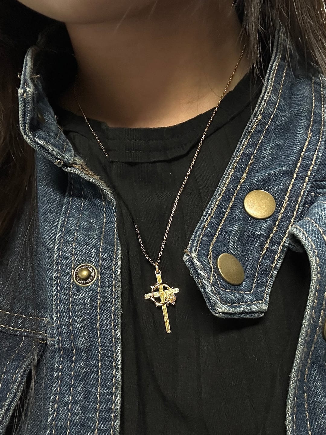 Customer photo review of Crown of Thorns Rose Cross Pendant Necklace