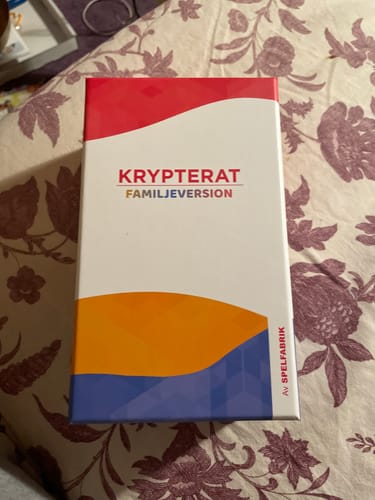 Marie M. review of Krypterat Familjeversion | Svensk Utgåva | 400 Kort | Nästan Slutsåld! image 1 out of 1