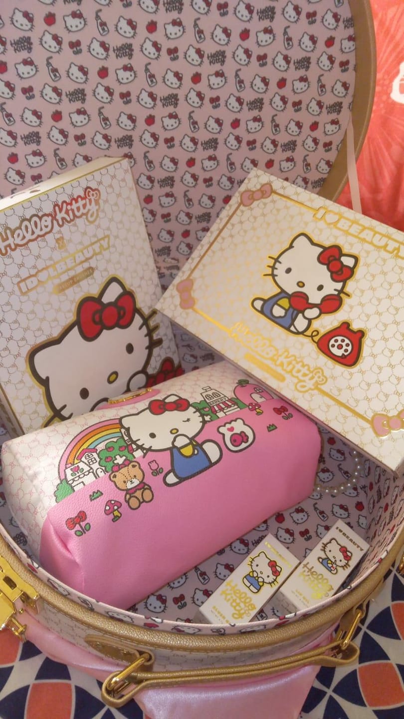 Customer photo review of Colección Completa | Hello Kitty
