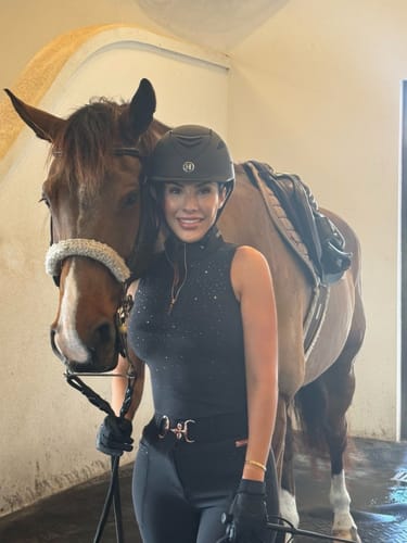 Customer photo review of KYLIE - EQUESTRIAN BASE LAYER SLEEVE LESS | BLACK "ROSE GOLD" TECHNICAL STRETCH