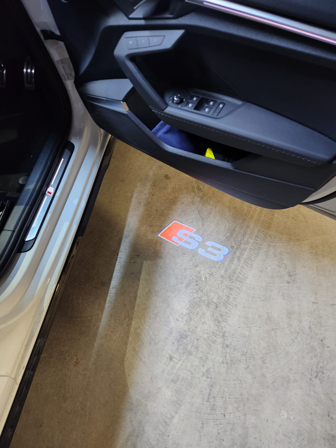 Customer photo review of Audi LED Car Door Puddle Welcome Logo Shadow Lights