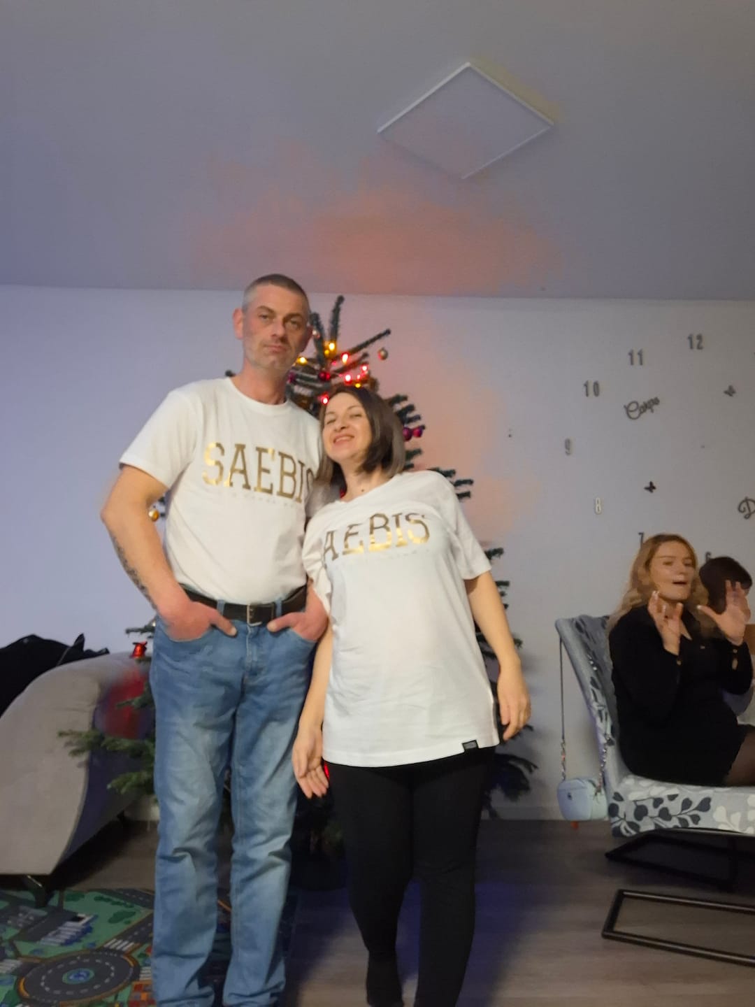 Customer photo review of Lifestyle Damen Oversized T-Shirt weiß - Gold Edition by SAEBIS®