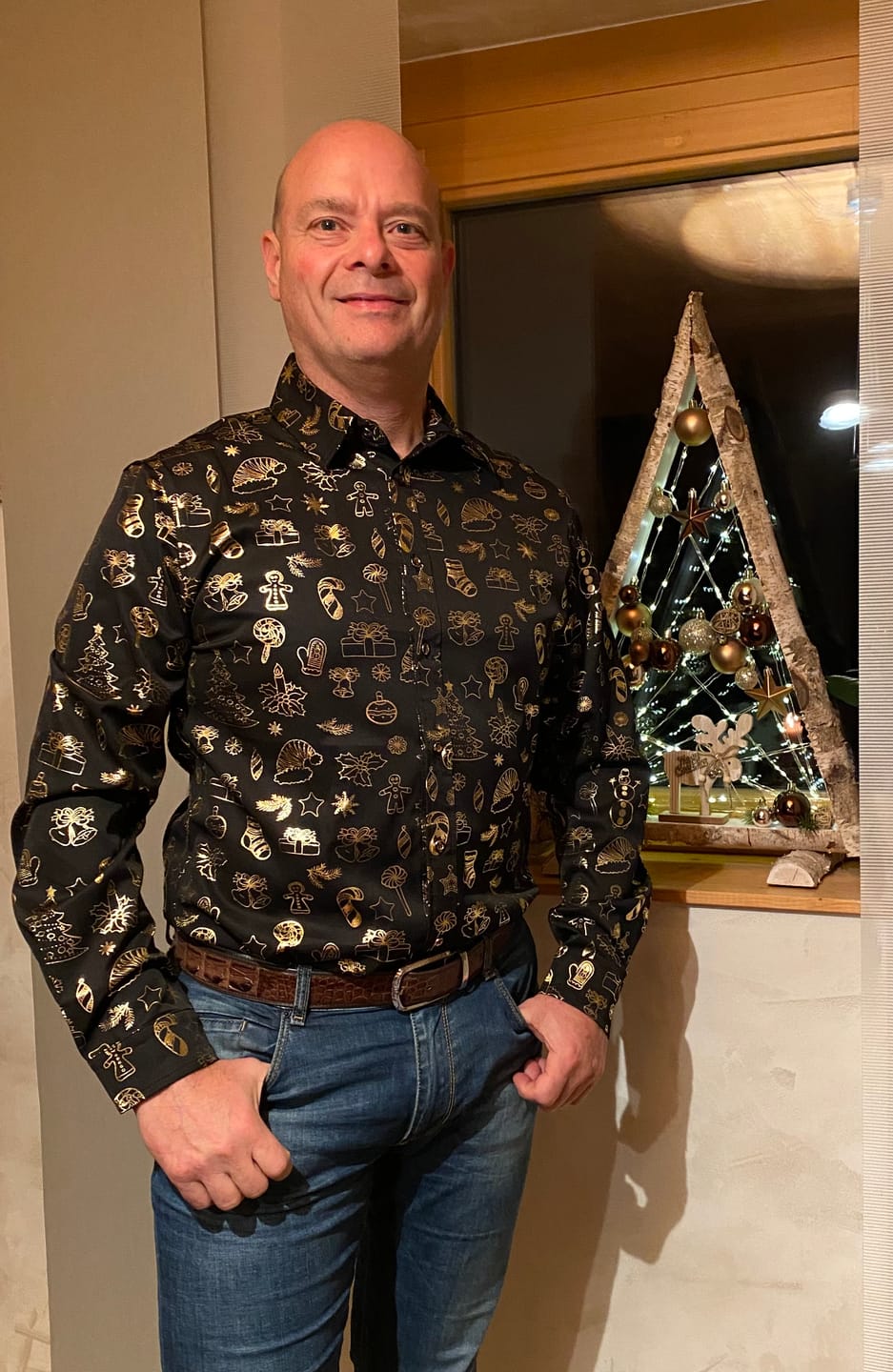 Customer photo review of Herren Glänzendes Langarm Schwarz Weihnachtshemd