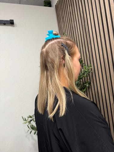 Customer photo review of [New Color] Full Shine Virgin Hair Genius Weft Balayage Blonde Hair Extensions (#18/22/60)