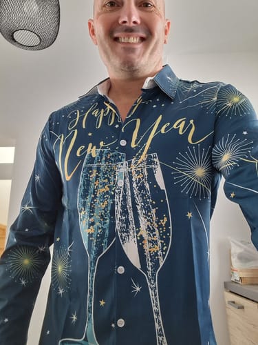 Customer photo review of Chemise à manches longues bleue pour hommes Happy New Year's Eve Festival Fireworks Holiday Print