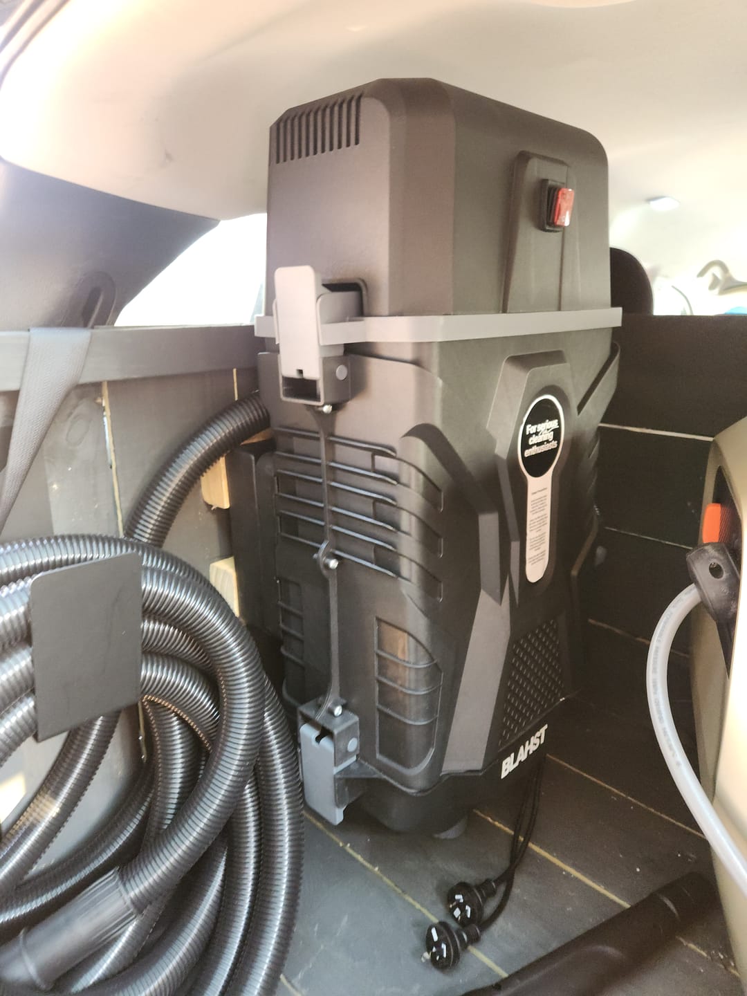 Customer photo review of K21 Wall-Mounted Vacuum