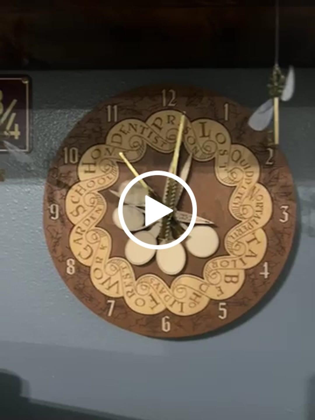 Customer video review of WEASLEY FAMILY ROUND CLOCK