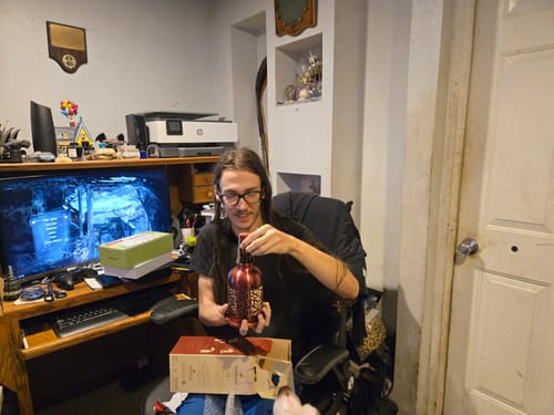 Customer photo review of Redbreast Single Pot Still - Irish Whiskey Aged 12 Years Limited Edition Bird Feeder (750ml)