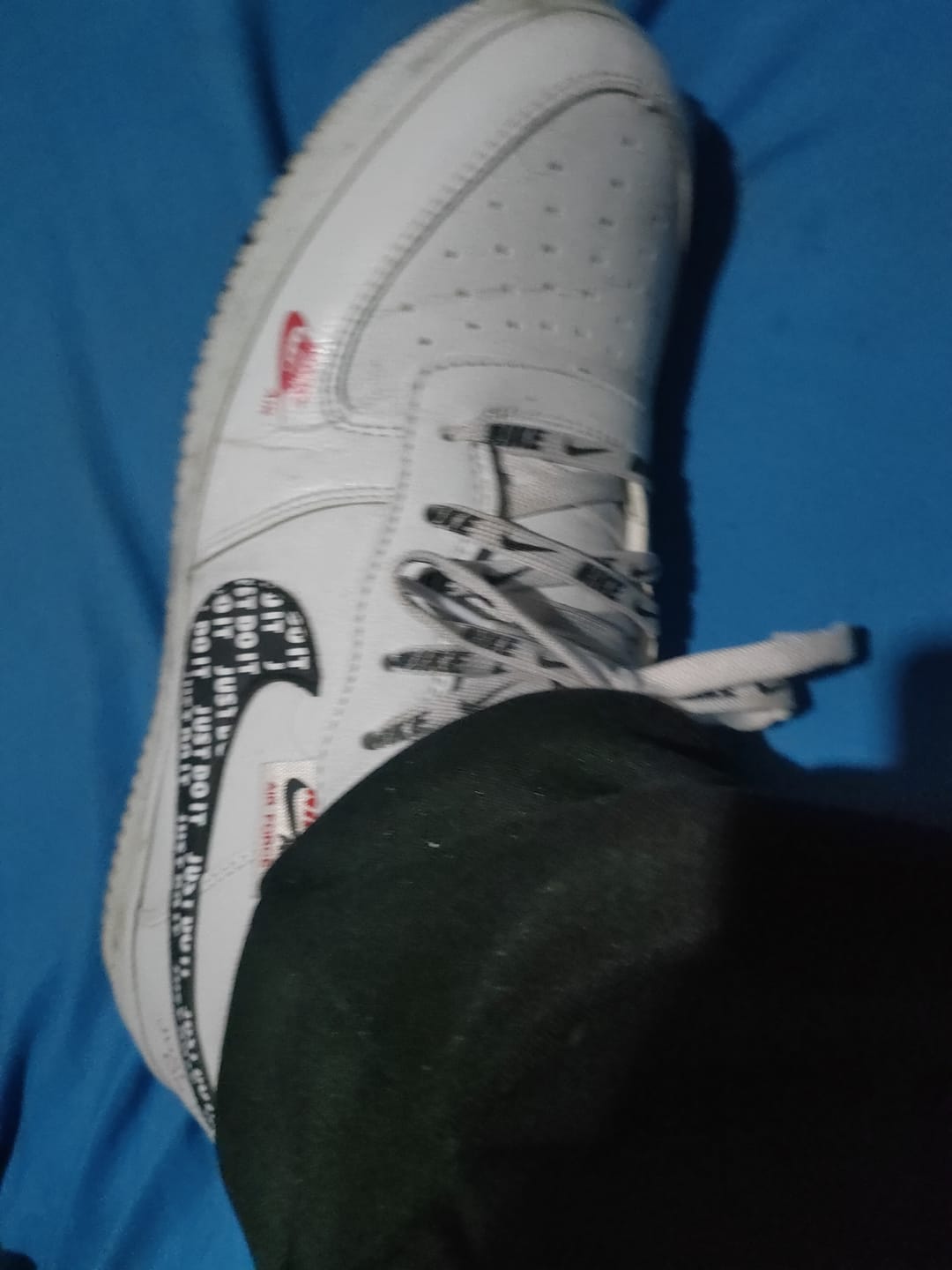 Customer photo review of Tenis 270 Blanco Negro Rojo