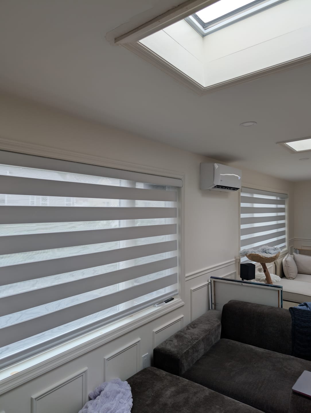 Customer photo review of SmartWings Motorized Zebra Shades 90% Blackout 95mm Astrid