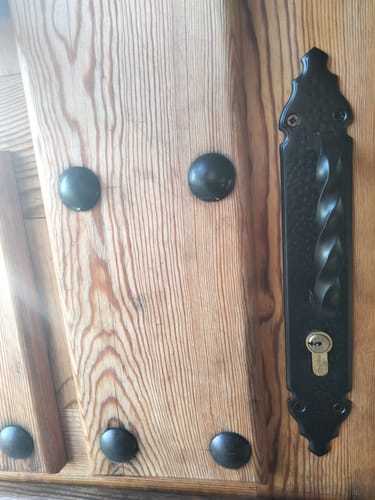 Customer photo review of Manillón rústico desplazado de 280x45mm en negro con placa martillada y bocallave