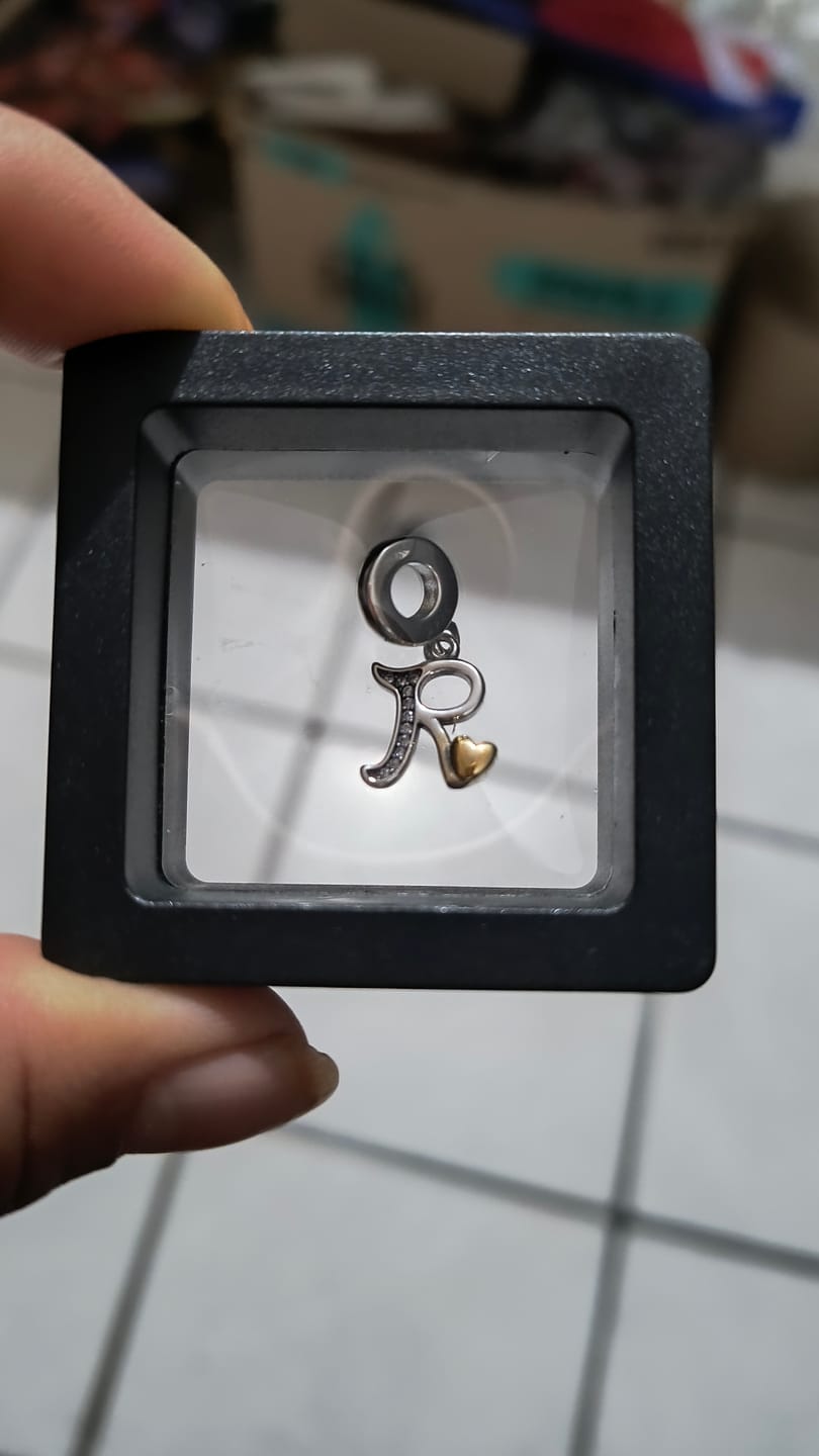 Customer photo review of Charm Letras del Alfabeto y Corazón Dorado