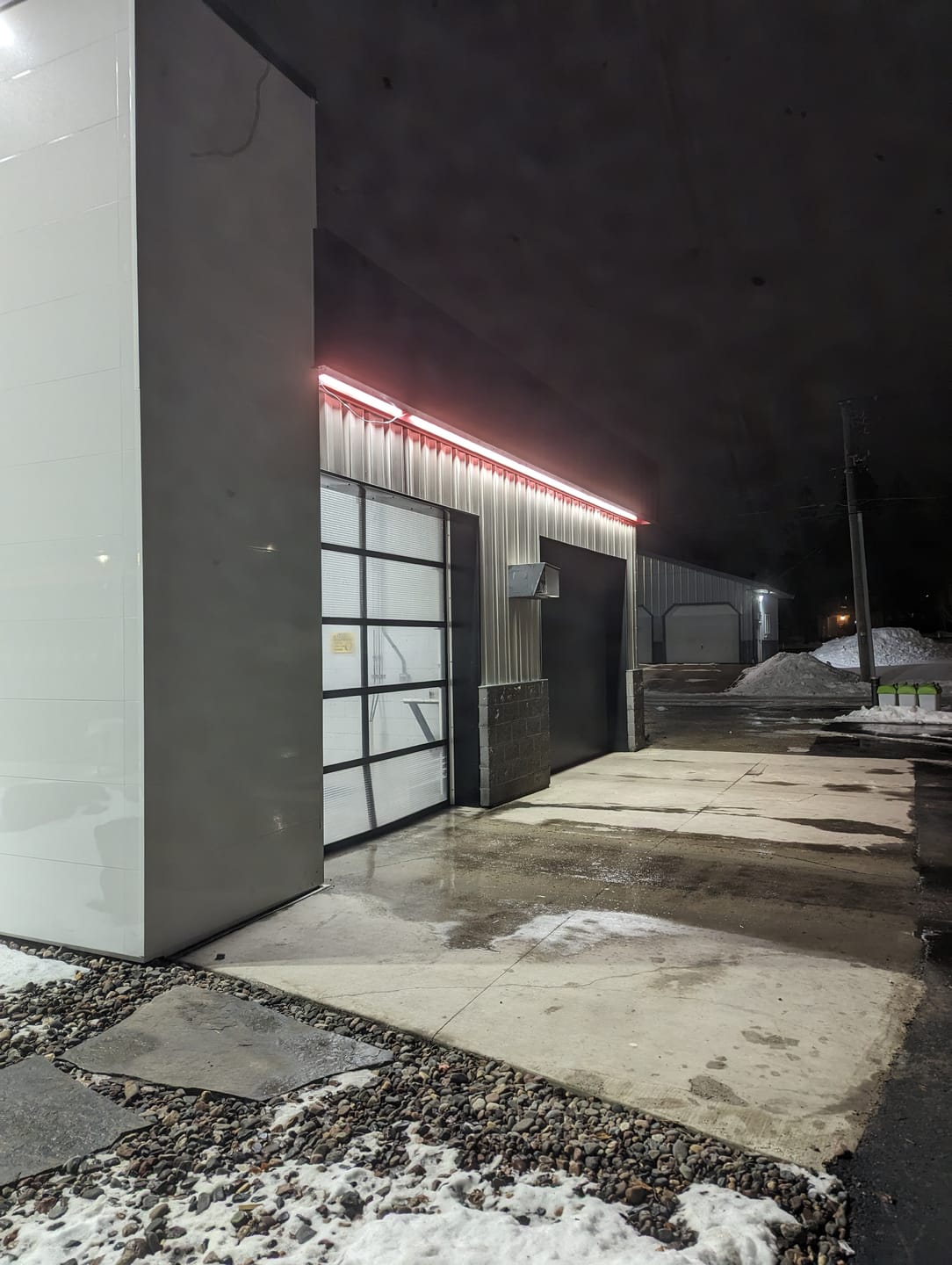 Customer photo review of T8 8ft Integrated LED Tube Light 60W V Shape 5000K Daylight White, Clear, Linkable LED Lighting for Garage Warehouse, Upgraded Shop Lights, Plug and Play