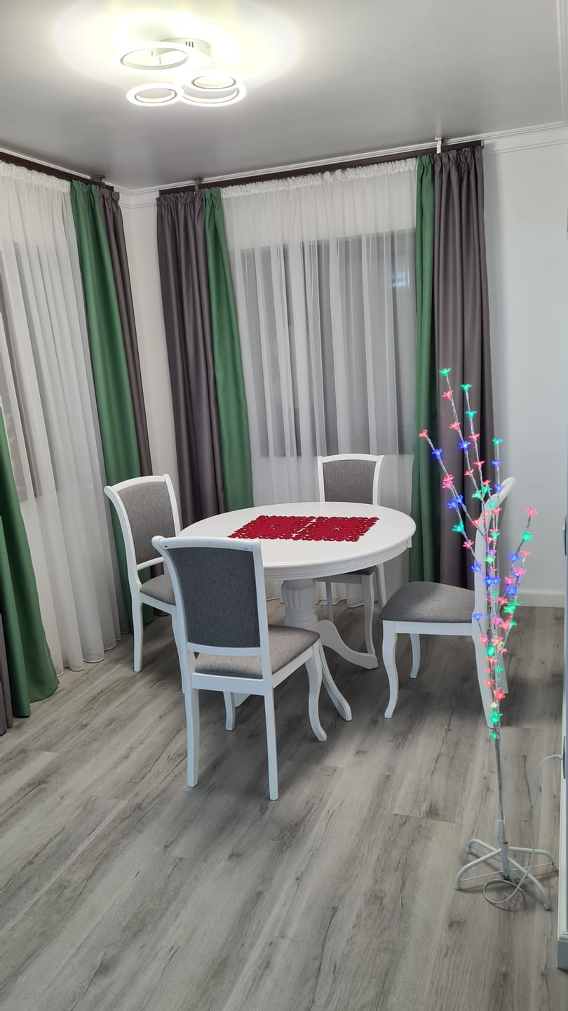 Customer photo review of Masa extensibila OLIVIA, alb, 106/141X106X76 cm