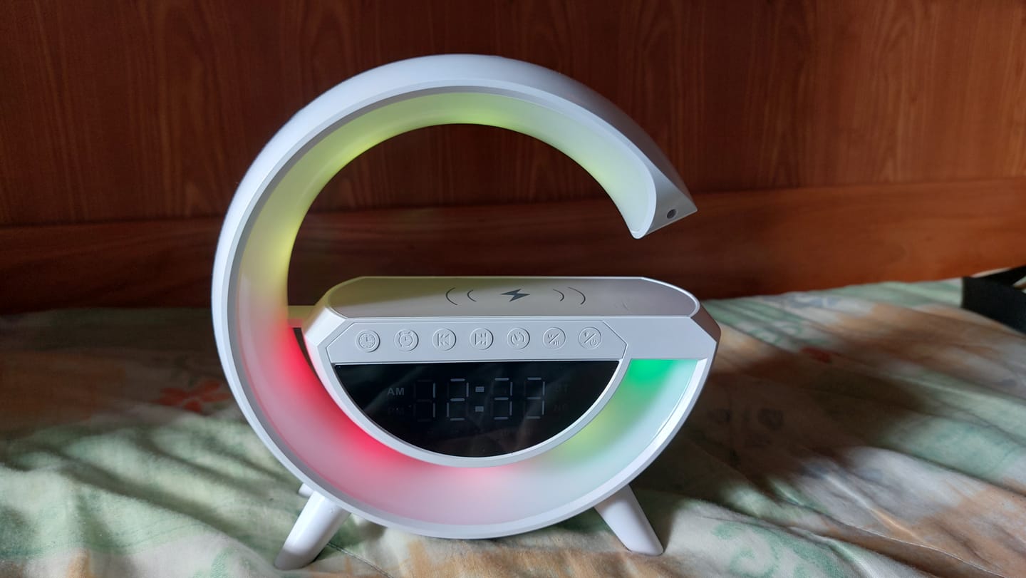 Customer photo review of Cassa musica bluetooth, caricabatterie cellulare wireless, Orologio e sveglia