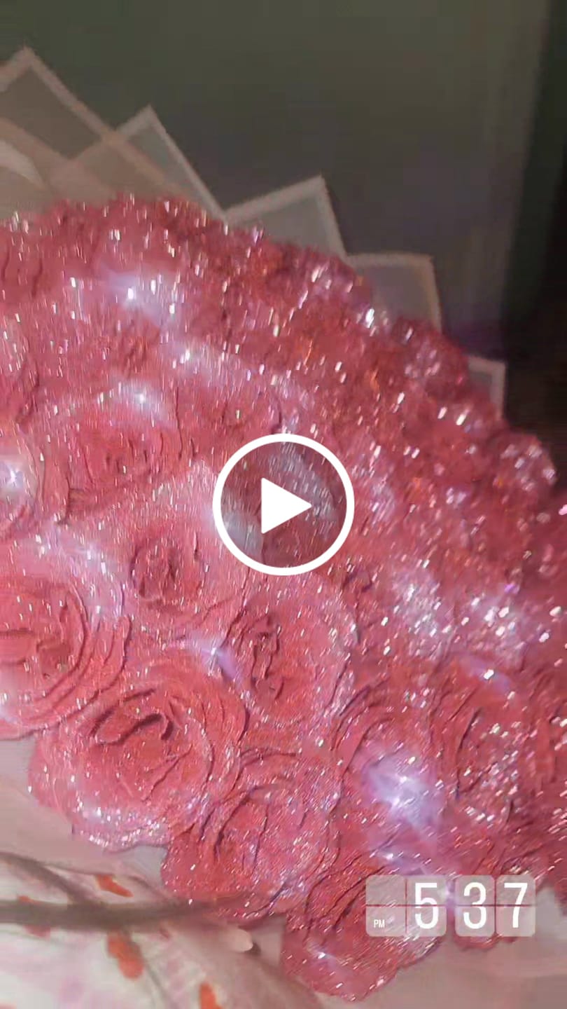 Customer video review of Glitter Rose Bouquet