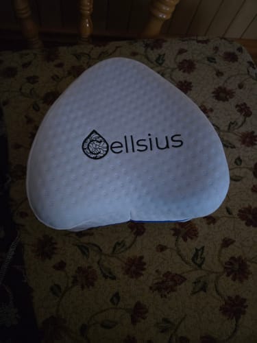 Avis photo d'un client sur Coussin Orthopédique Genoux Cellsius - Le Secret d'un Sommeil Sans Douleur