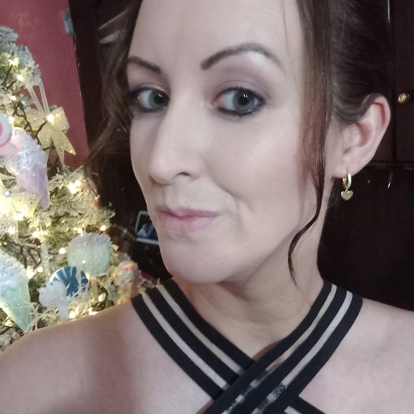 Customer photo review of Amore Heart Hoop Earrings Gold