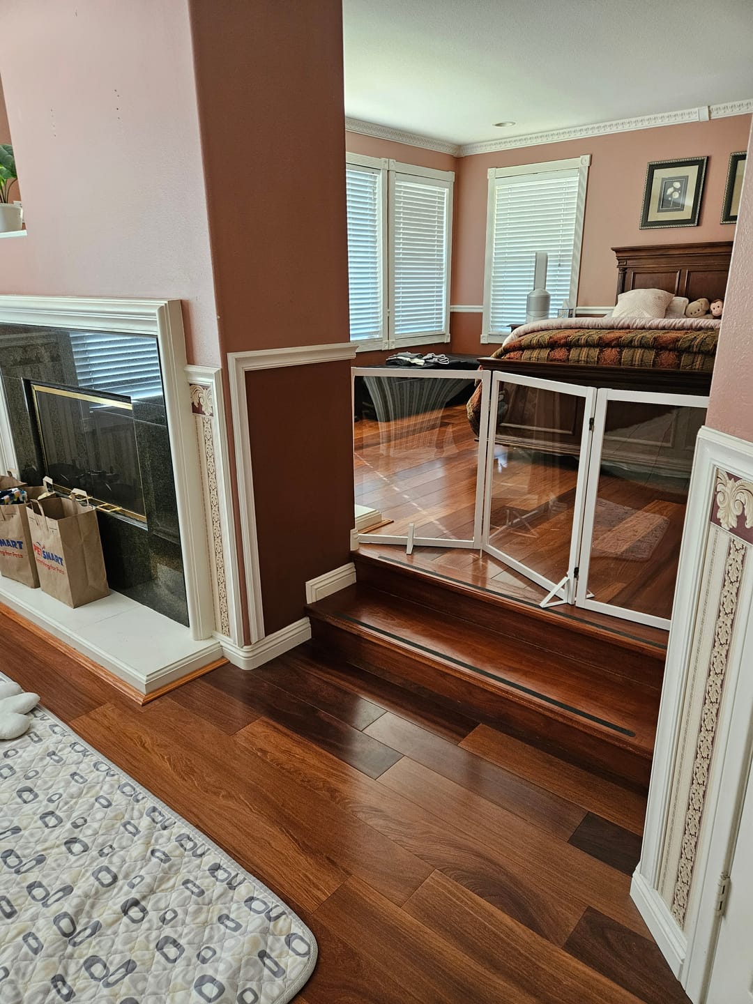 Customer photo review of FairyBaby Clear Freestanding Foldable Dog Gate