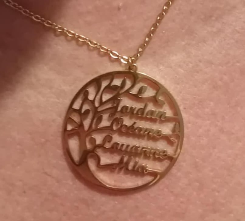 Customer photo review of Collier Prénom Arbre Généalogique - Arbre de vie