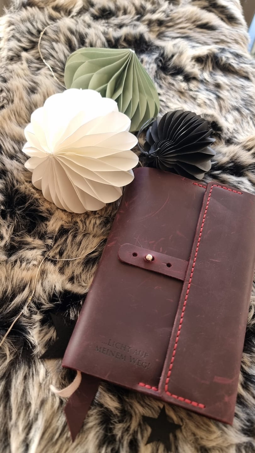 Customer photo review of Bibelhülle "Vario+" · echtes Leder · handmade Bibelhülle nach Maß