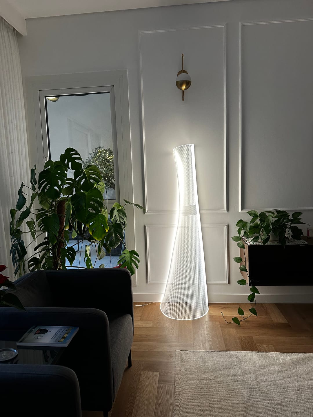 Customer photo review of Transparent Torso Floor Lamp MA05706F-001