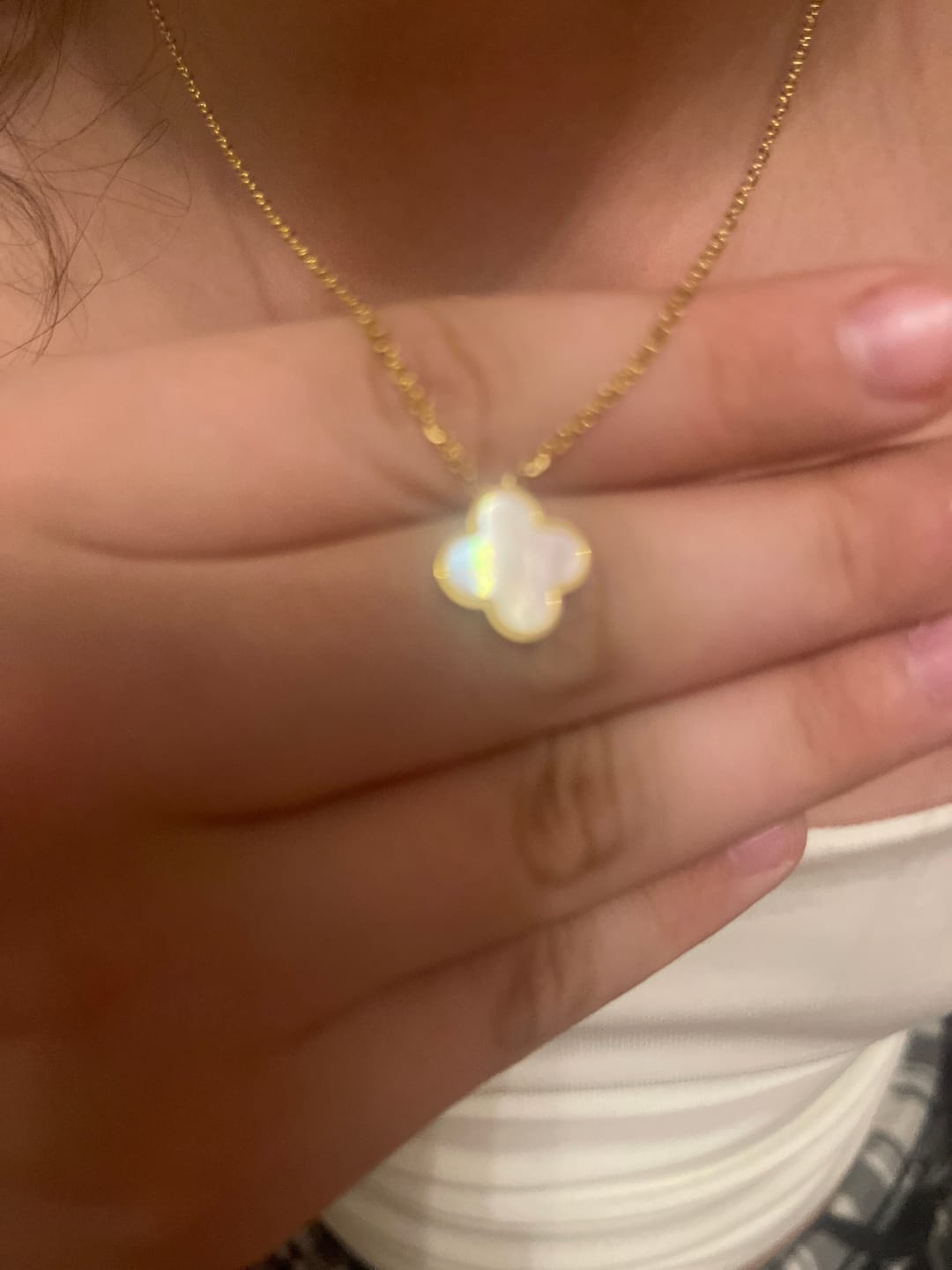 Customer photo review of Clover Perlmutt Kette | 18K vergoldet