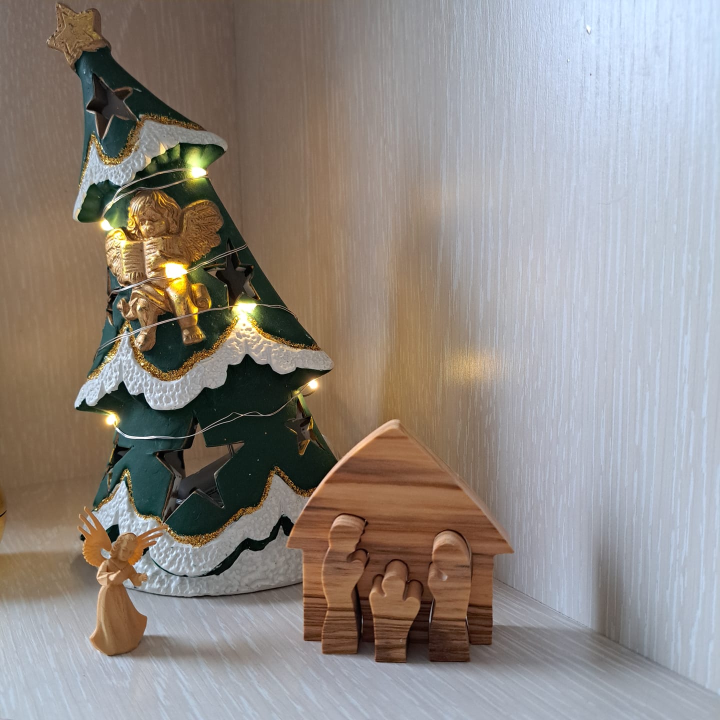 Customer photo review of Weihnachtsdeko Krippe Puzzle ohne Rinde aus Olivenholz