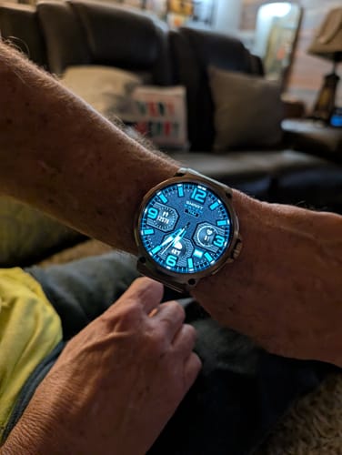 Customer photo review of ZE™ Pulse Smartwatch | Expansive Display, Real Time Health and BP Monitoring