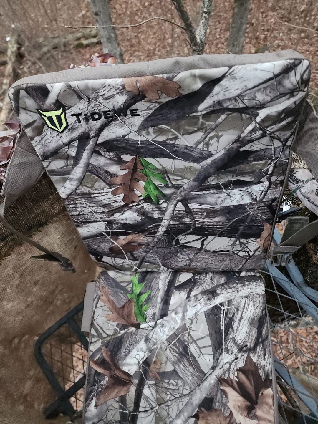 Customer photo review of TIDEWE Hunting Heated Seat Cushion, Self-Supporting Water Resistant, Tree Stand, Warm Portable Seat Pads for Hunting, Camping, Fishing(Next Camo G2 & Vista)