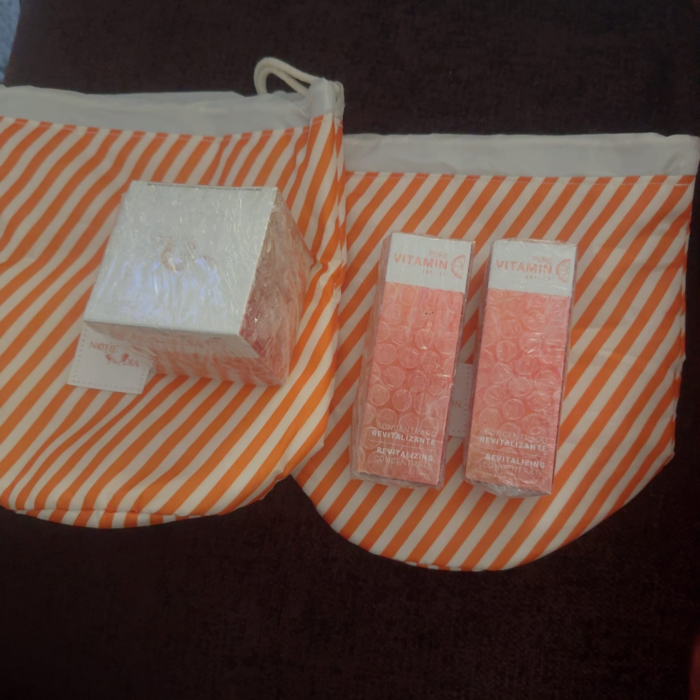 Customer photo review of Buy a Revitalizing Vitamin C Face Cream, Get a Free Limited Edition Cosmetic Bag