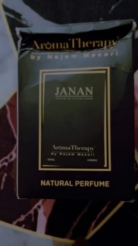 Customer photo review of Janan Natural Perfume - Embrace the Power of Cedarwood in Every Scent