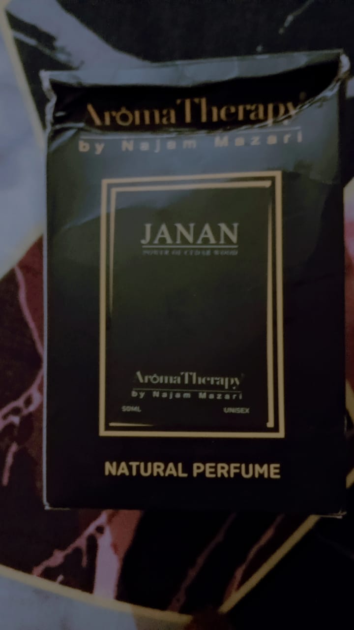Customer photo review of Janan Natural Perfume - Embrace the Power of Cedarwood in Every Scent