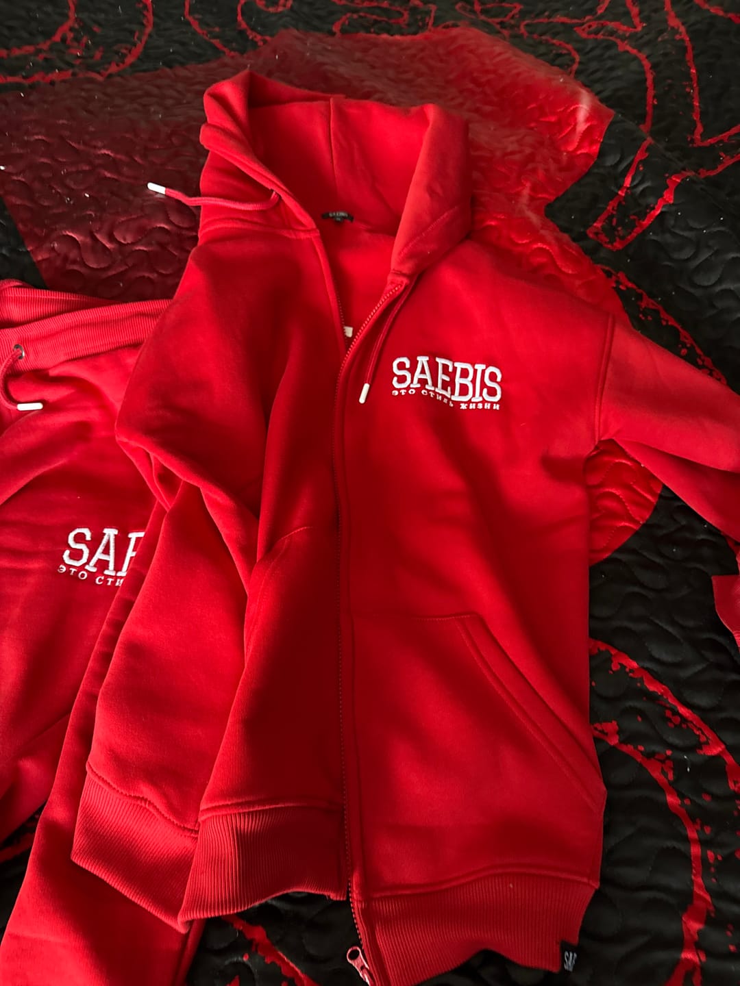 Customer photo review of Lifestyle Herren Zip Hoodie rot mit Stickerei by SAEBIS®