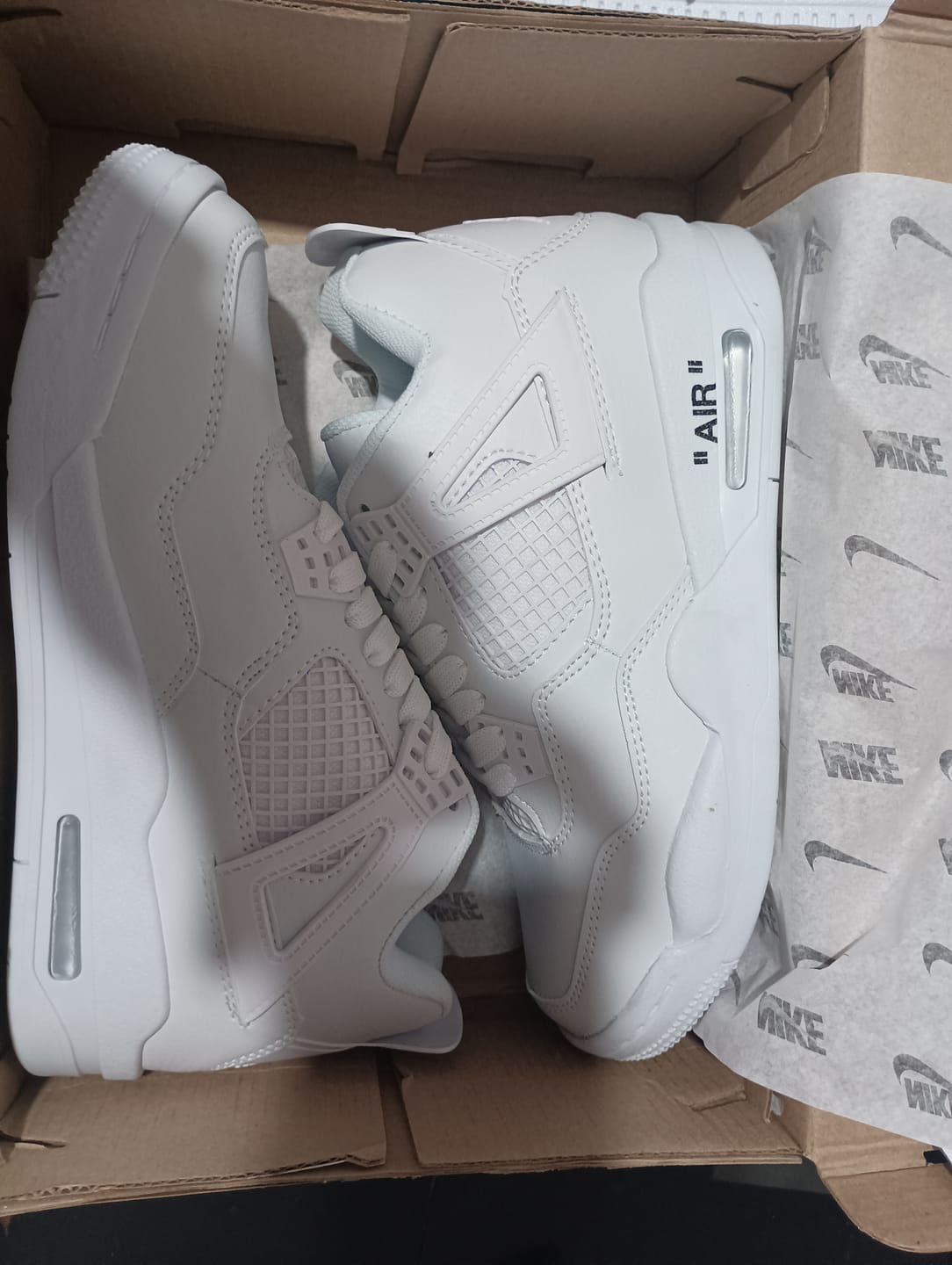 Customer photo review of Tenis Retro 4 Blanco Total