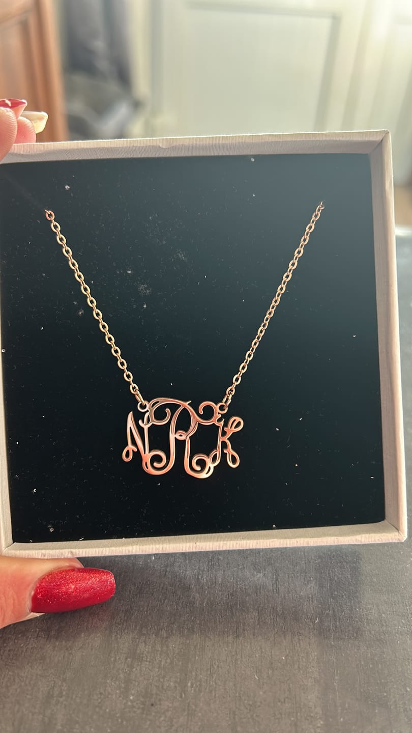 Customer photo review of Pendentif Monogramme Personnalisée