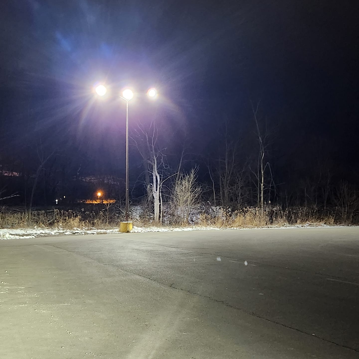 Customer photo review of LED Pole Light 150W/120W/100W with Dusk to Dawn Photocell, 5700K, 133LM/W, Universal Mount (Adjustable Slip Fitter + Wall Mount), Bronze, AC120-277V,  Waterproof IP65, Parking Lot Lights, Outdoor Area Street Security Lighting Fixture