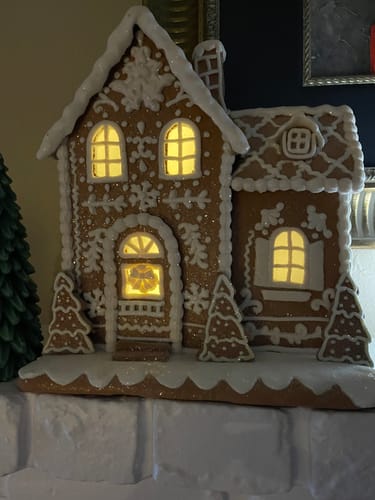 Customer photo review of Lighted Gingerbread House No. 5