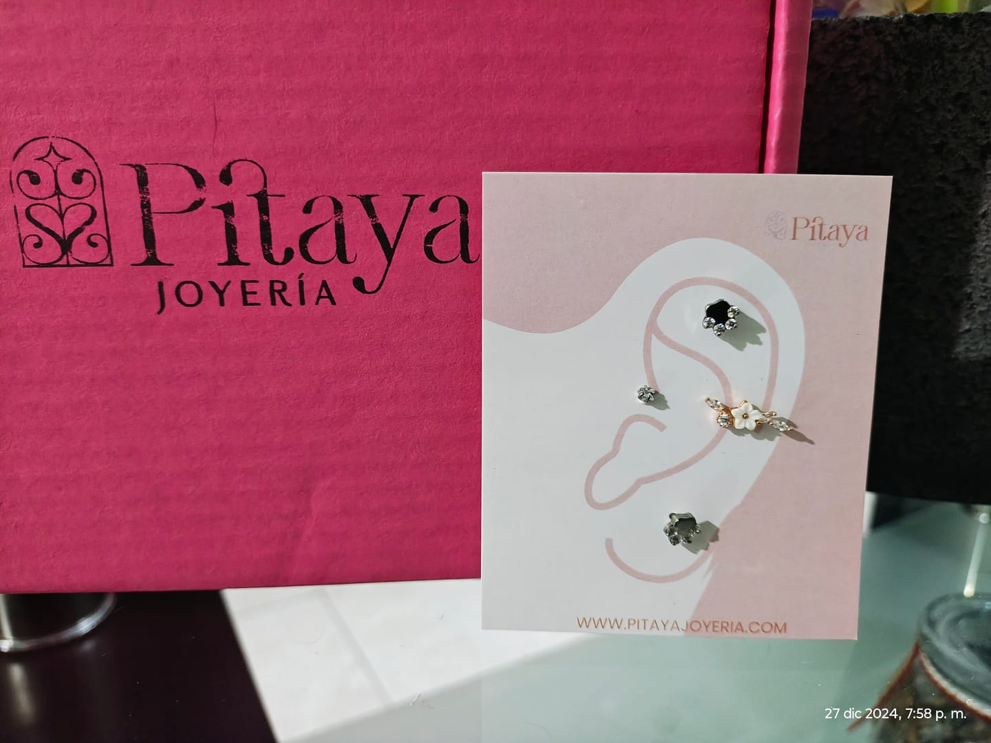 Customer photo review of Piercing Huellita 1ra Perforación Titanio