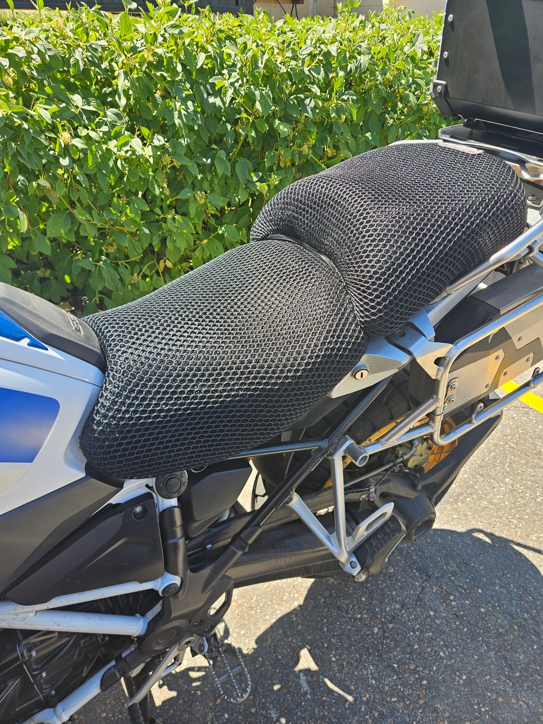 Wind Rider mesh seat cover on a BMW R 1250 GS