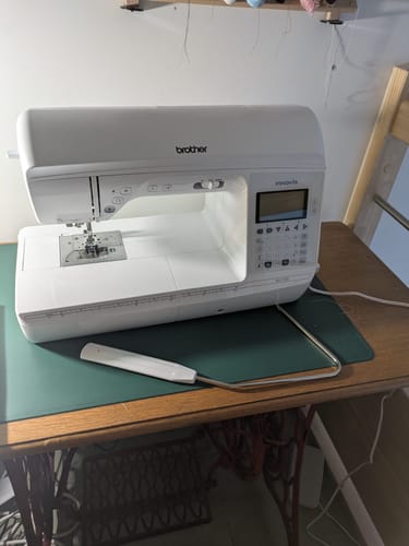 Nicolas B. review of BROTHER Innovis NV1100 image 1 out of 1