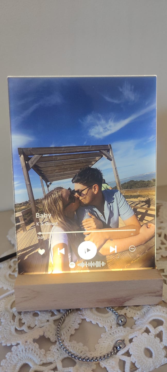Customer photo review of Lâmpada Spotify Player Personalizável c/ Fotografia Completa