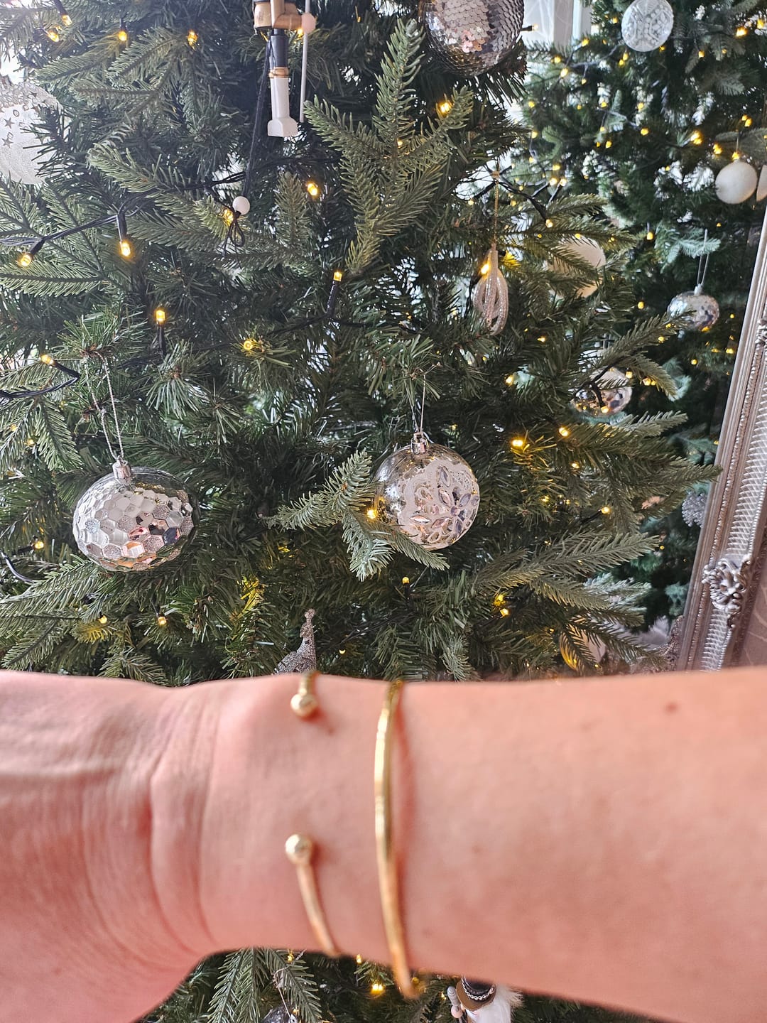 Customer photo review of Essentials Bracelet