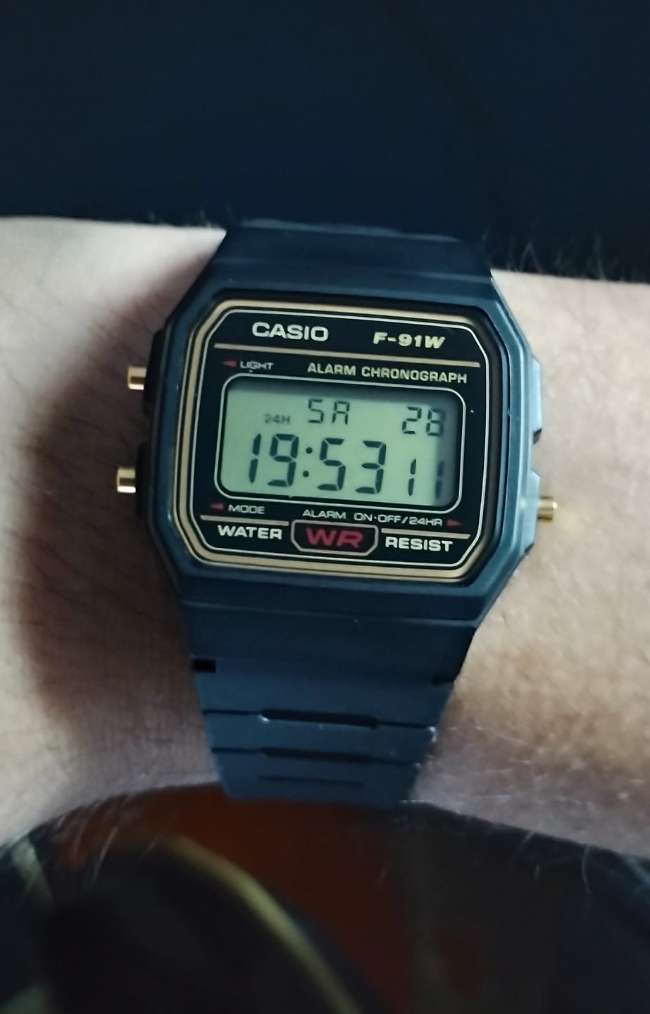 Customer photo review of Reloj Casio Vintage F-91WG-9SDF Clásico Líneas Amarillas