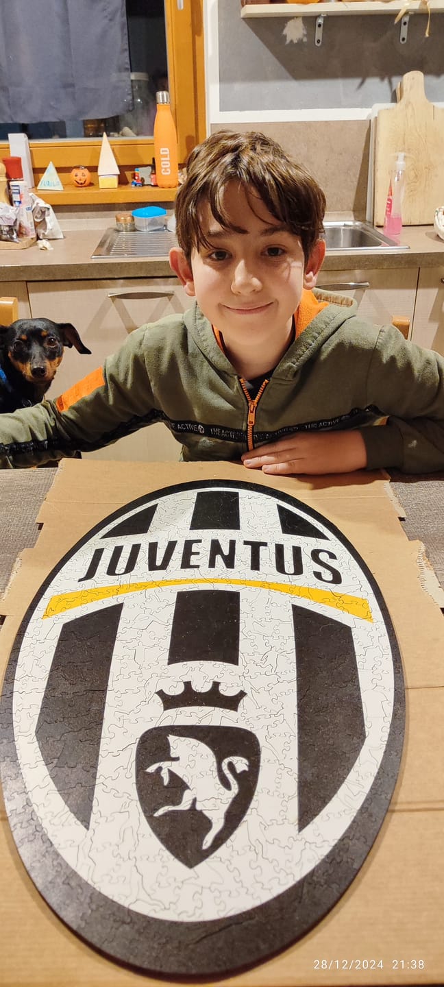 Customer photo review of Retro Logo Juventus® - Puzzle di Legno
