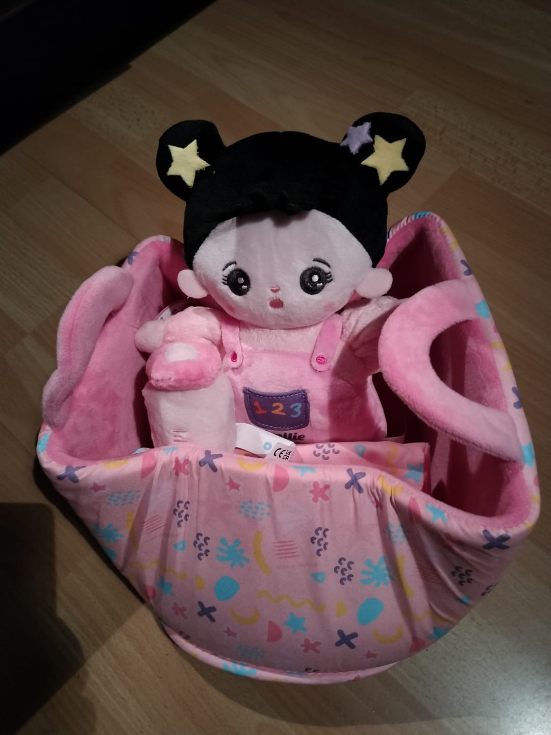 Customer photo review of Mini Personnalisée Poupée en Peluche avec Yeux Ouverts dans Cheveux Noirs & Ensemble-cadeau