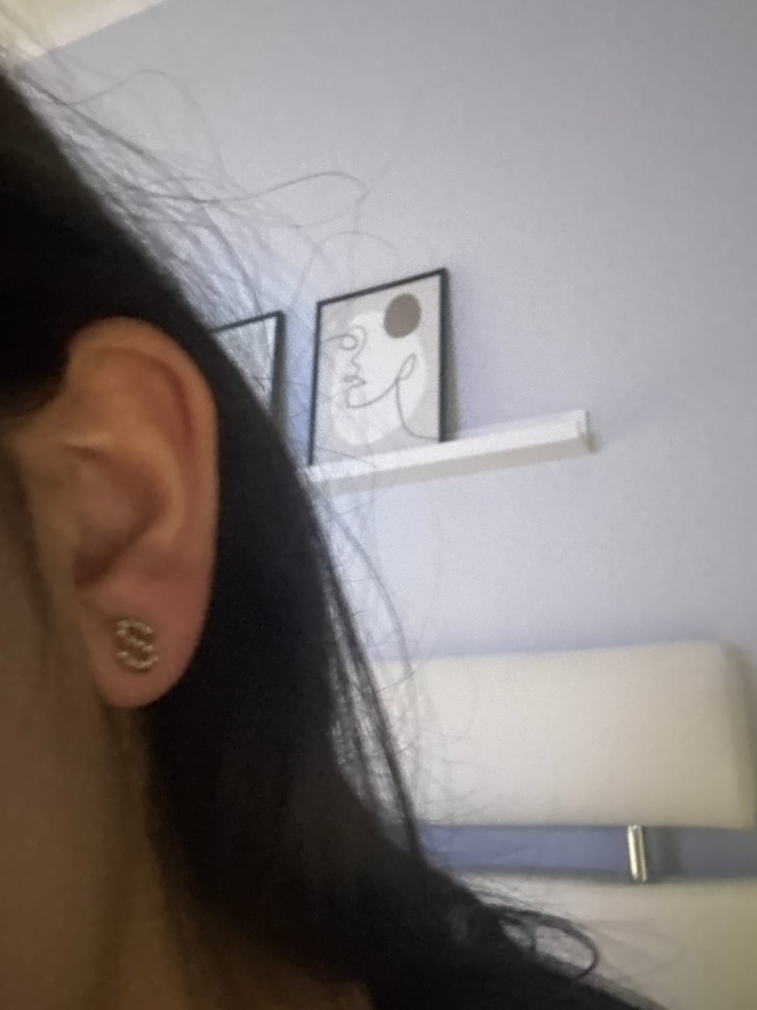 Customer photo review of Iced Letter Ohrstecker | 18K vergoldet